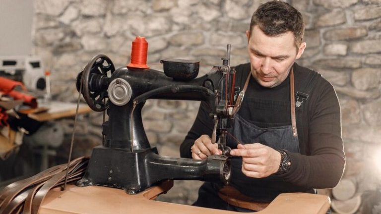 What Kind Of Oil Do You Use On A Sewing Machine