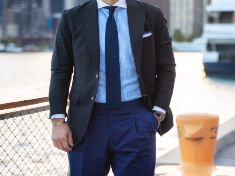 What Color Shirt Goes With Navy Pants?